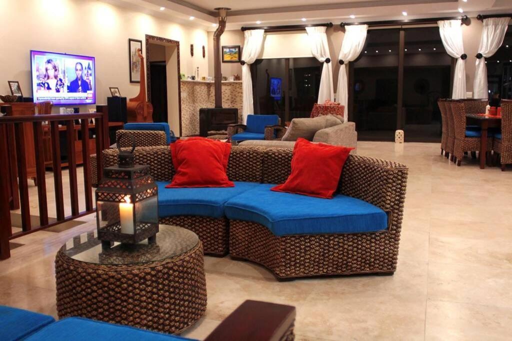 4 Bedroom Luxury With View Of The Ocean And Table Mountain Holiday home