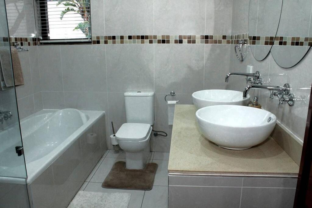 4 Bedroom Luxury With View Of The Ocean And Table Mountain