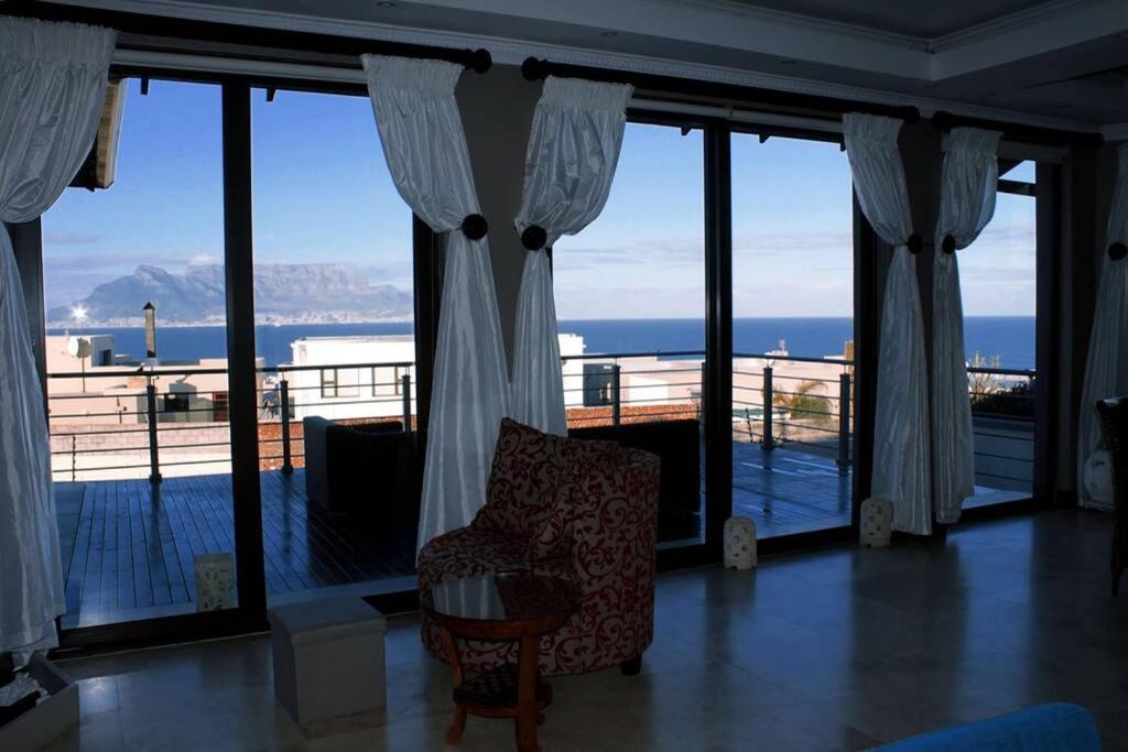 4 Bedroom Luxury With View Of The Ocean And Table Mountain Cape Town